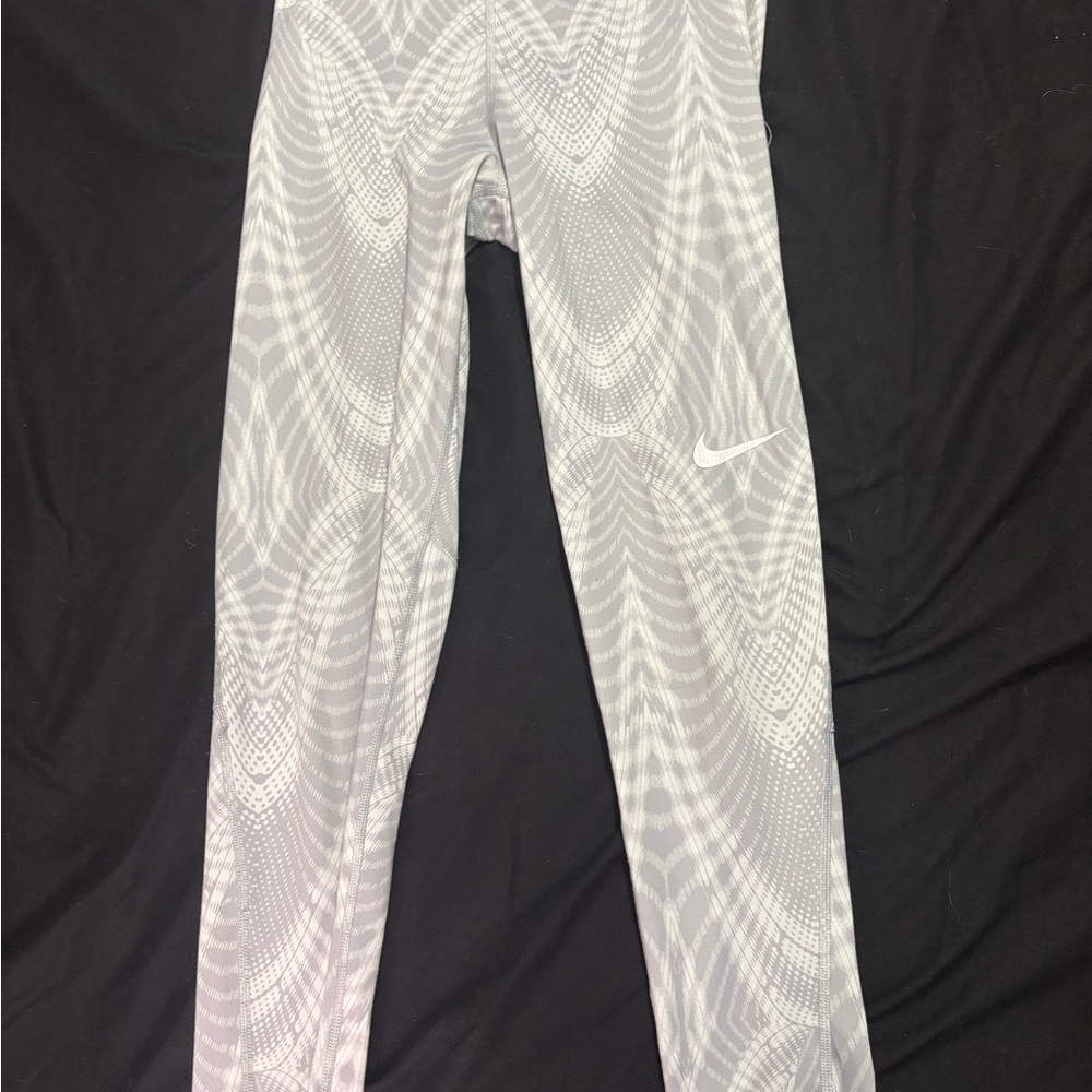Nike Gray Patterned Performance Leggings with White Swoosh